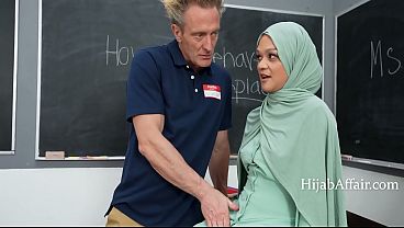Hr Gadis Arab Digoyang Bareng Temen-temen Kantor