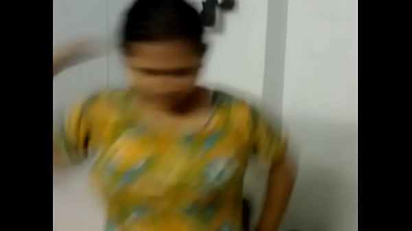 Desi Cewek Imut Abis Mandi, Basah-basah Bikin Pengen Cubit