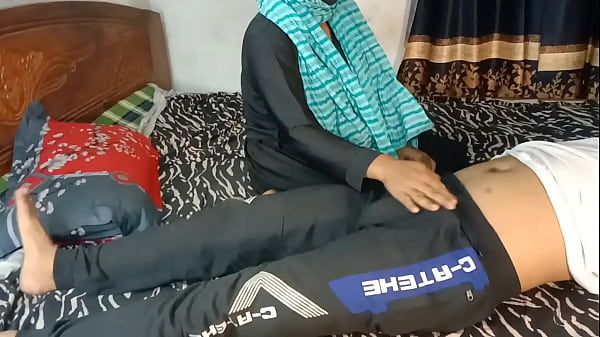 Aku Ngentot Teman Anak Tiri Yang Juga Satu Sekolah Sama Anak Tiriku, Sambil Dipandangin Anak Tiriku Sendiri.