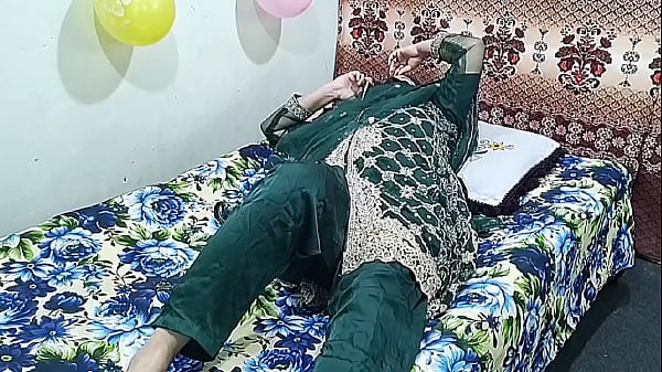 Seorang Istri India Memanggil Cowok Muda, Lalu Ngewe Kasar Dengan Suara Hindi Desi Yang Bikin Makin Seru.